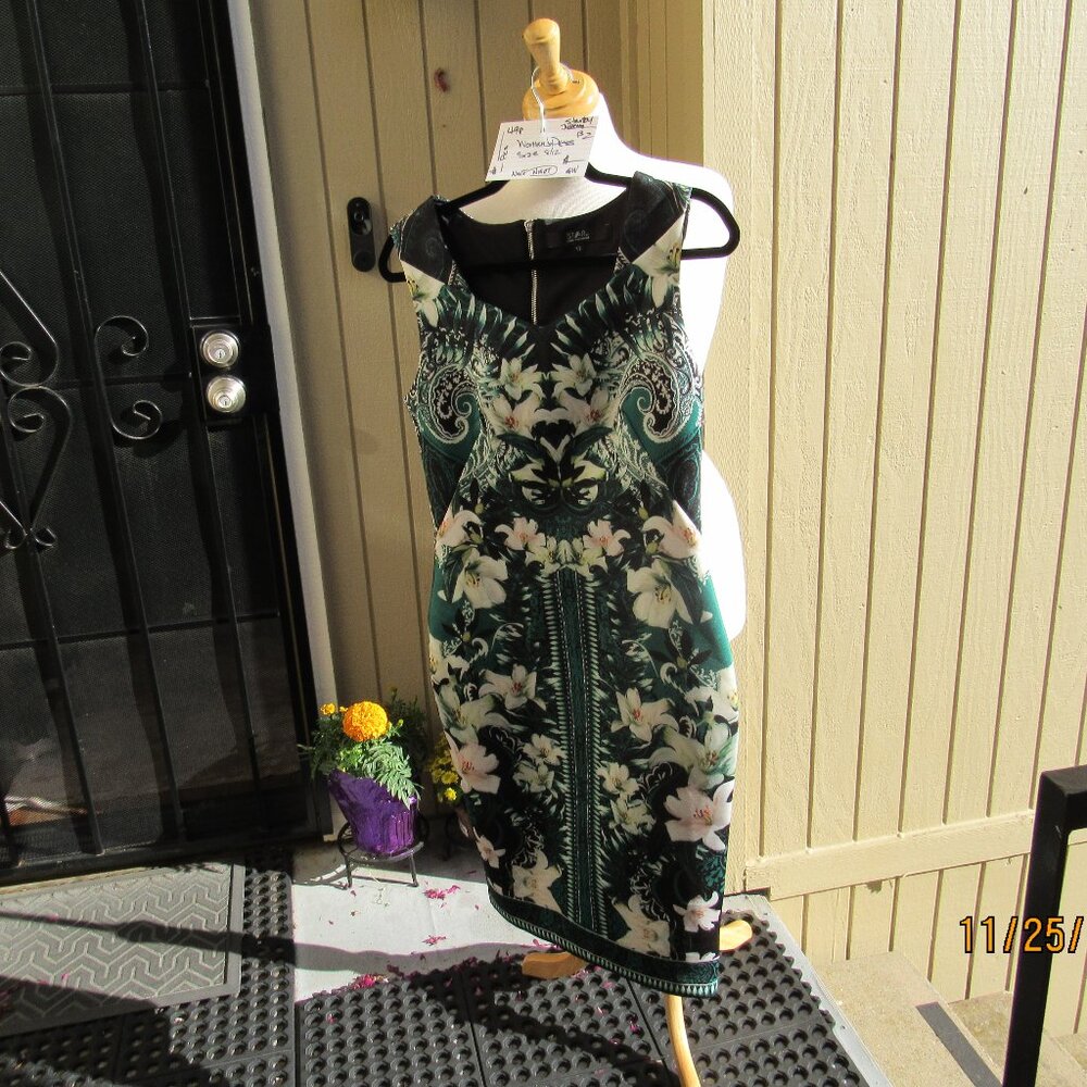 #498  NEW WOMAN'S FLORAL GREEN DRESS BY STAR  (SIZE 8US / 12UK)